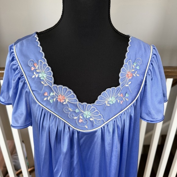 Vtg Vanity Fair M Satin Blue Nylon Embroided Nightgown Dress Robe Set Feminine - Picture 4 of 14